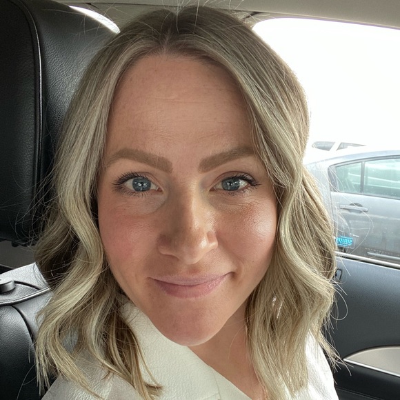 Meet your Posher, Courtney - Picture 1 of 1